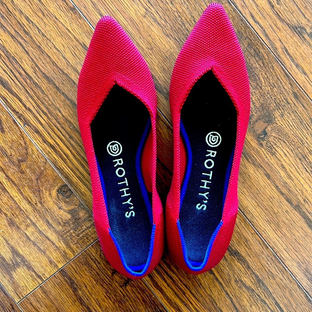 CHILI RED ROTHY’S POINT SHOE SIZE7
